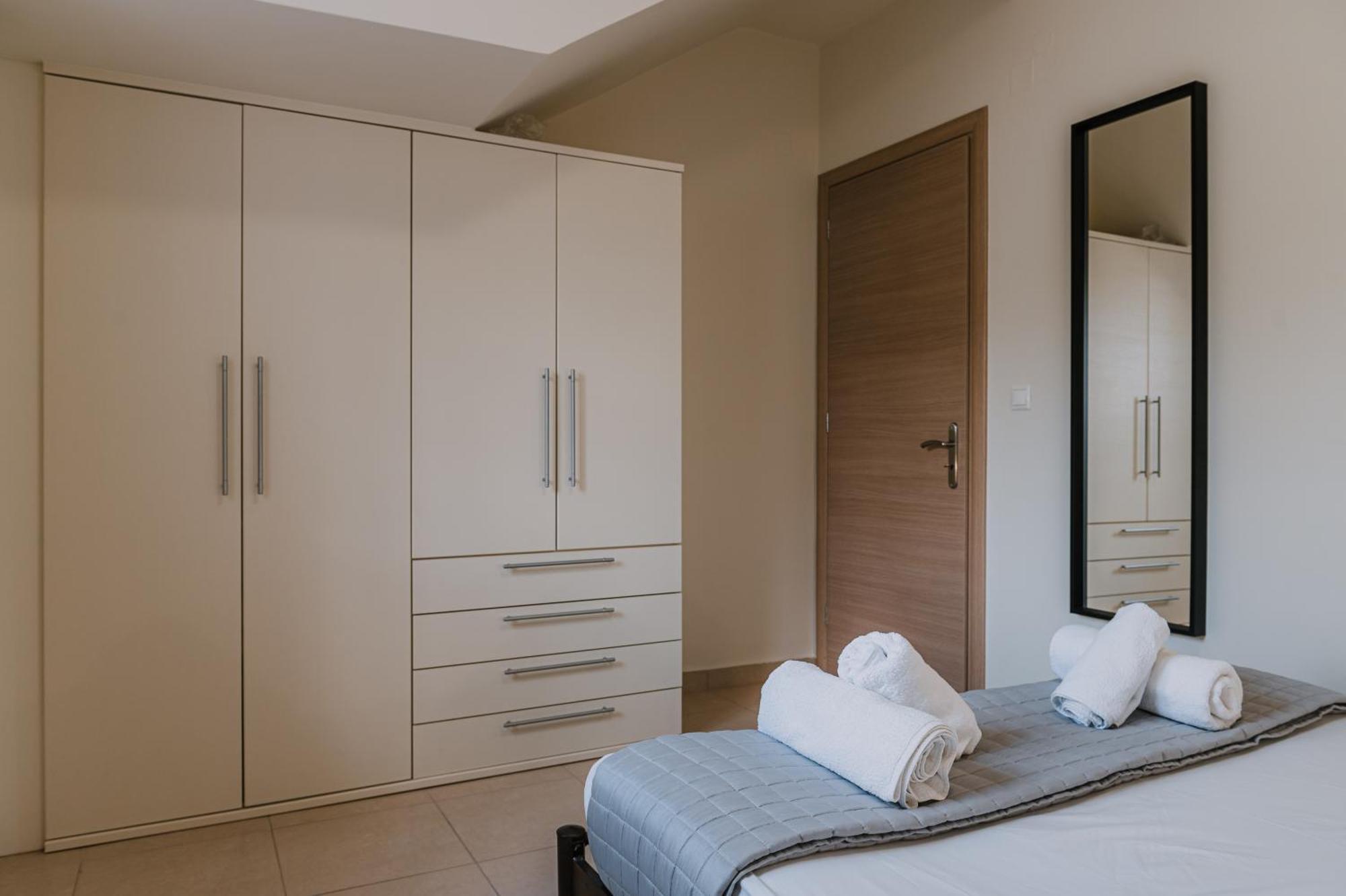 Hb Modern Apartments Tolo Phòng bức ảnh