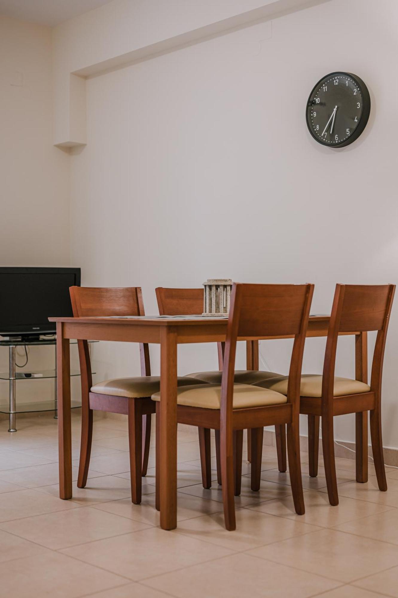Hb Modern Apartments Tolo Phòng bức ảnh